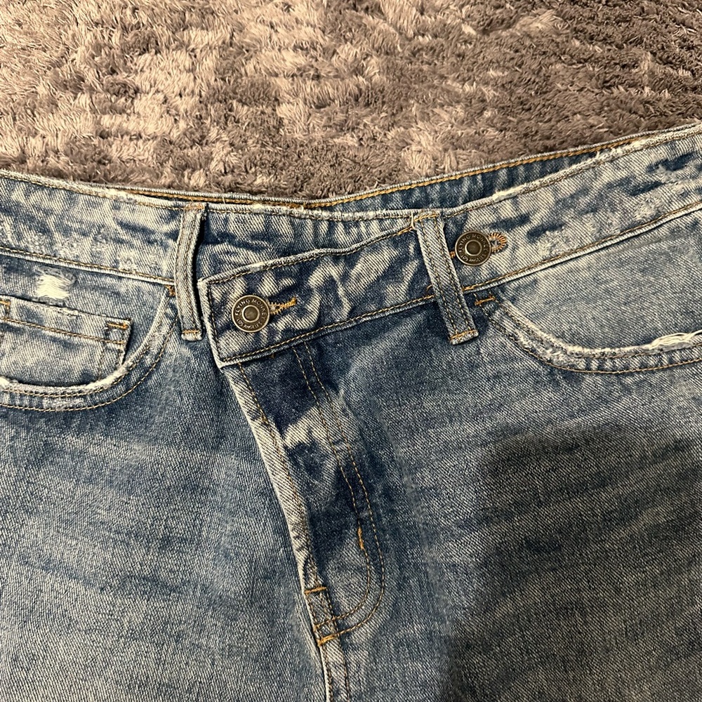 NWOT Women's Criss Cross Vintage-Like Boyfriend Jeans - Picture 3 of 7